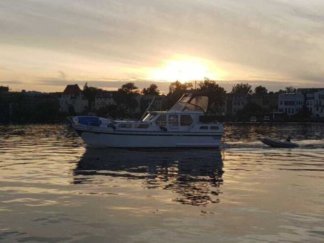4 Hours Private Romantic River Boat Cruise With Wine - Similar Activities