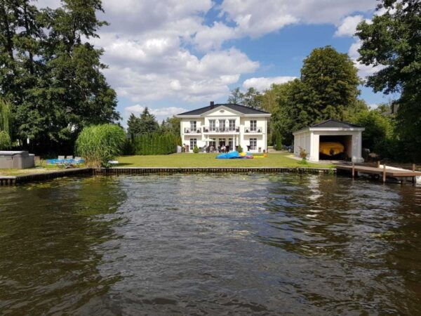 4 Hours Private Romantic River Boat Cruise With Wine - Common Questions