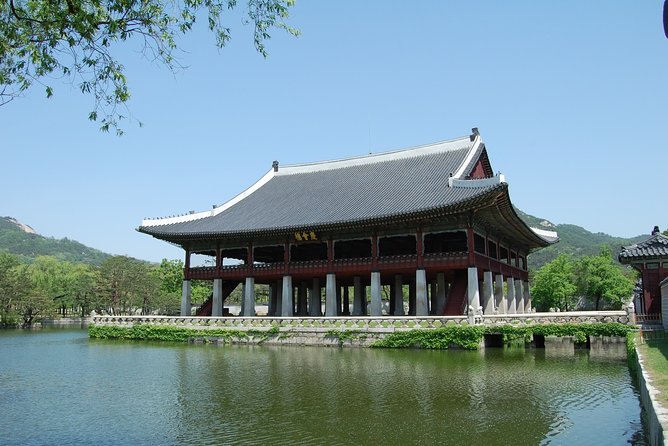 4 Hours Private Tour With Top Attractions in Seoul - Tour Details and Booking Information