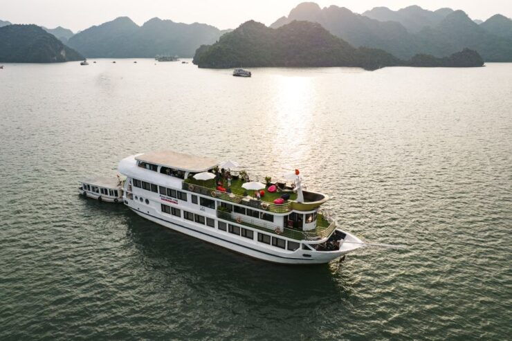 4 Star Luxury 2 Day 1 Night Cruises in Halong With Kayaking - Booking and Duration