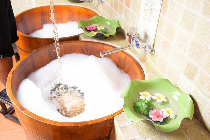 40 Minutes Herbal Bath & 20 Minutes Detoxic Himalayan Salt Snow - Full-Body Deep-Tissue Massage