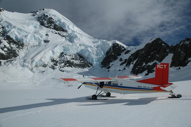 45-Minute Mount Cook Ski Plane and Helicopter Combo Tour - Snow-Covered Mountaintop Experience