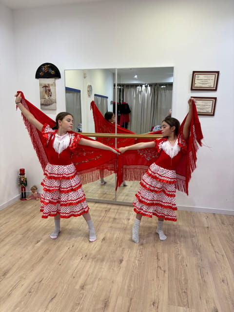45 Minutes Flamenco Dance Class for Family in Málaga - Experience and Activities