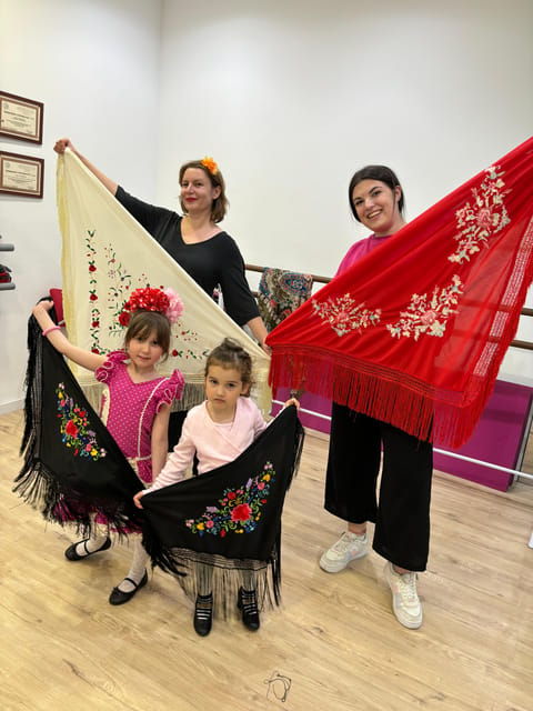 45 Minutes Flamenco Dance Class for Family in Málaga - Booking Information