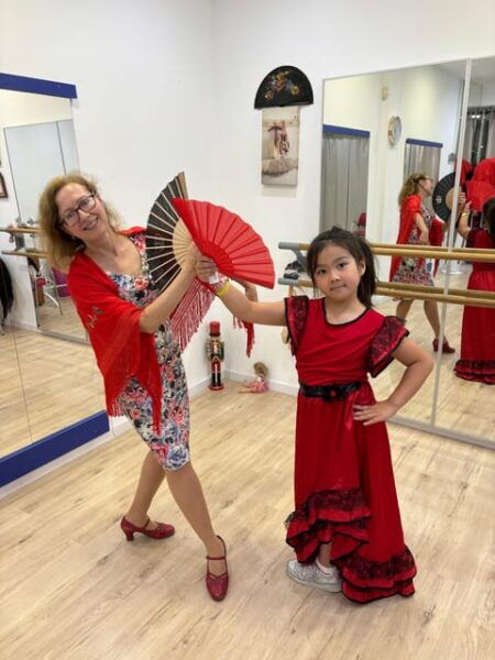 45 Minutes Flamenco Dance Class for Family in Málaga - Accessibility and Suitability