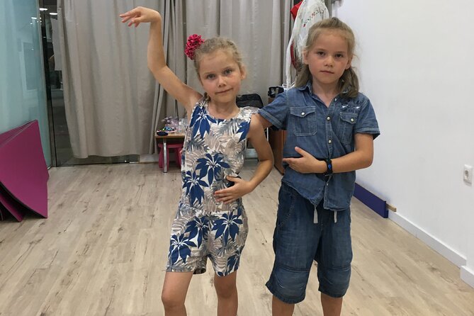 45 Minutes Flamenco Dance Class for Family in Málaga - Whats Included