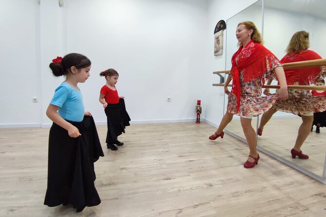 45 Minutes Flamenco Dance Class for Family in Málaga - The Sum Up