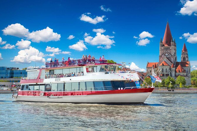 48-Hour Hop-On Hop-Off With Guided Walking Tour and River Cruise - Package Details and Attractions
