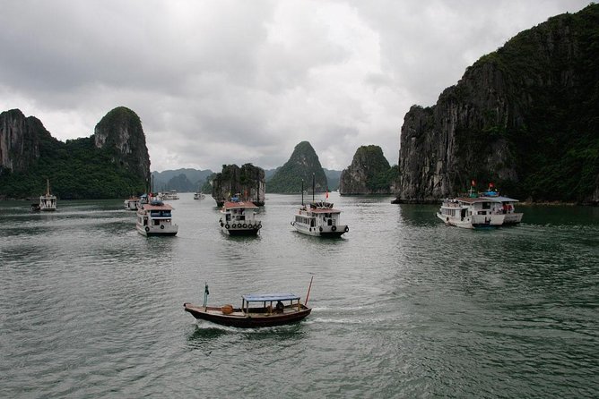 4D3N Ha Noi - Ha Long Cruise - Immerse in EMERALD WATER - SUNBATHE - SEA FOOD - Seafood Delights