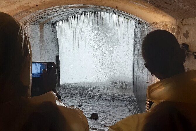 4hr Niagara Falls Canada Tour includes the Boat and tunnels - Good To Know