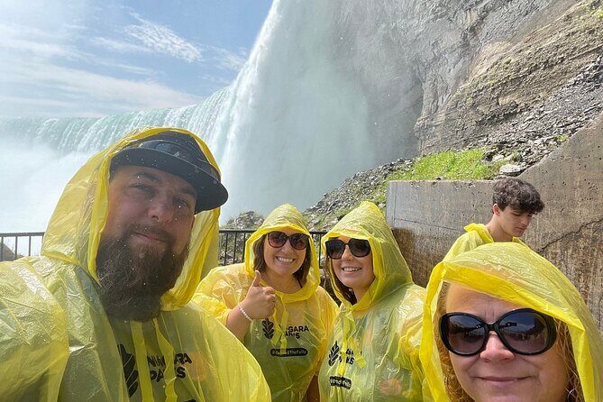 4hr Niagara Falls Canada Tour includes the Boat and tunnels - Frequently Asked Questions