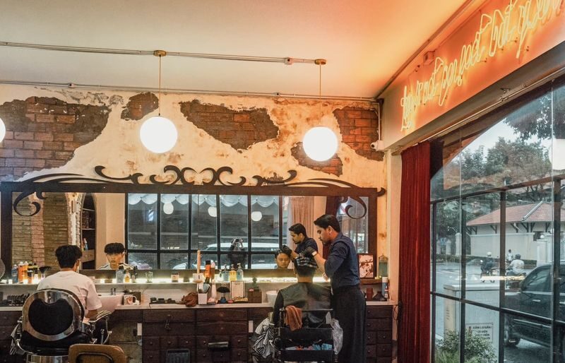 4Rau Barber Deluxe For Male in District 3, Ho Chi Minh City - At a glance