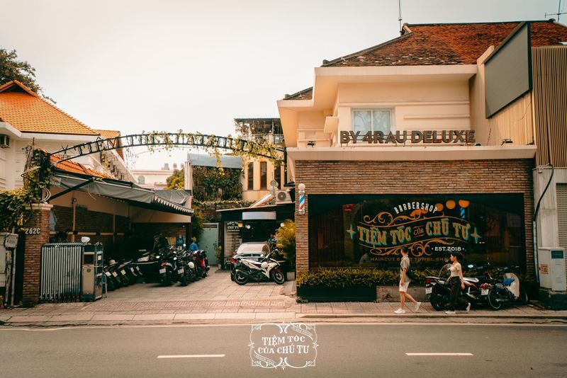 4Rau Barber Deluxe For Male in District 3, Ho Chi Minh City - Who will get the most from this barbershop
