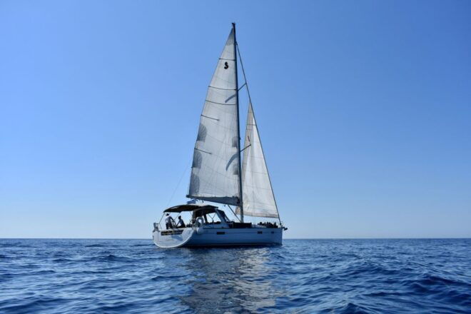 5-Day Crewed Charter "The Discovery"- Beneteau Oceanis 45 - Inclusions