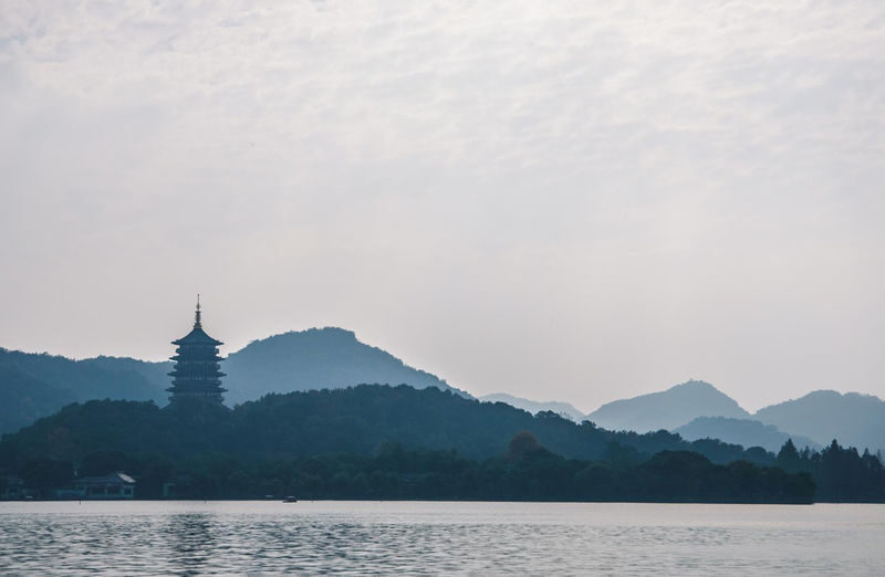 5-Day East China Highlights: SH, Suzhou, Jiaxing & HZ (Inc. Disney) - Day 1: Shanghai from river to skyline