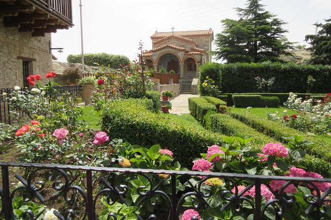 5-Day Northern Greece Tour: Delphi, Meteora, Thessaloniki, Pella, Thermophylae - Explore the Thessaloniki Archaeological Museum and Ancient Tombs