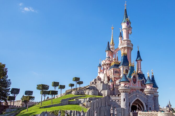 5-Day Paris and Disneyland Highlights - Guided Tour of Palace of Versailles or Louvre Museum
