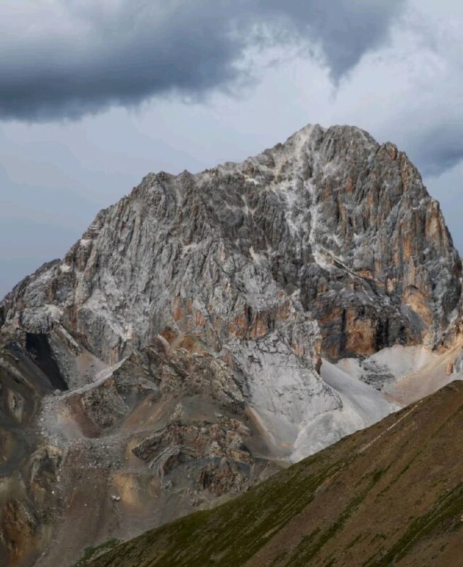 5-Day Reverse Trek of the Cloud-High Genyen Secret Realm (Mt. Siguniang + Eye of Genyen + Moshi Park + Yuzuxi) - Price, extras, and what makes the value