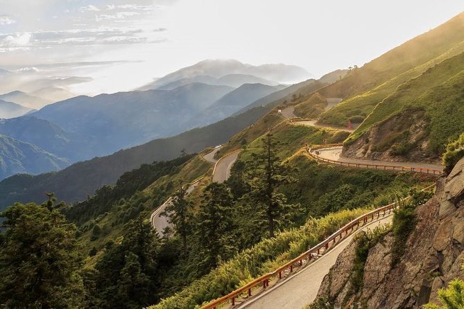 5-Day Taroko Gorge, Sun Moon Lake and Alishan Private Tour - Transportation and Accommodation
