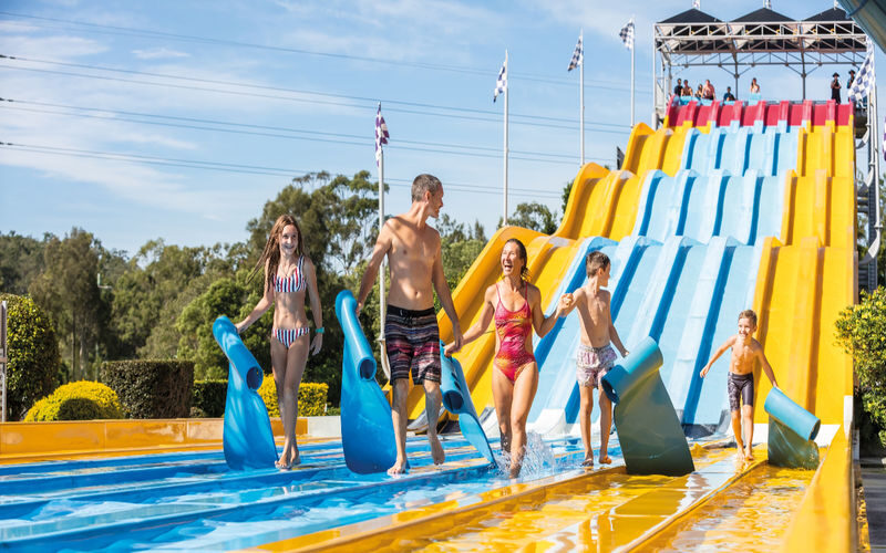 5-Day Theme Parks Pass & Sea World Cruise Combo Ticket - Take the HOPO ferry to Sea World