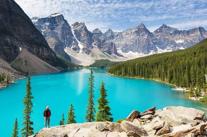 5 day Vancouver Group Tour with Transportation - Day 5: Iconic Lake Louise and Moraine Lake