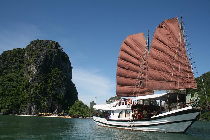 5 Days NORTH of VIETNAM - Halong Bay: Cruising the UNESCO World Heritage Site