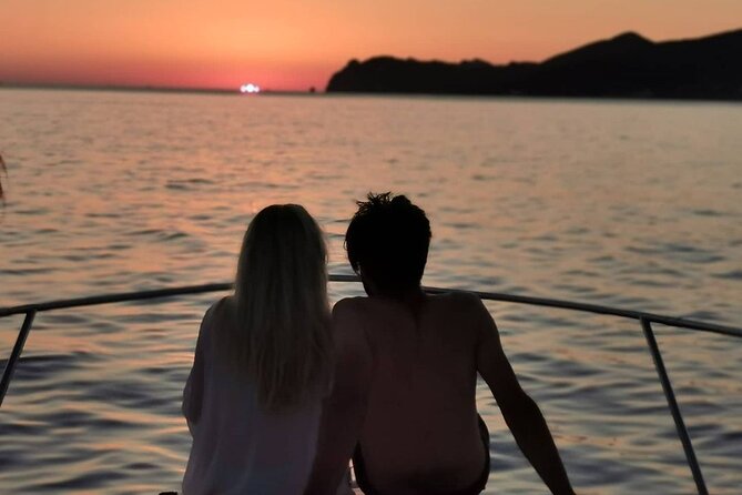 5 Hours Santorini Private Luxury Cruise With BBQ and Drinks - The Sum Up