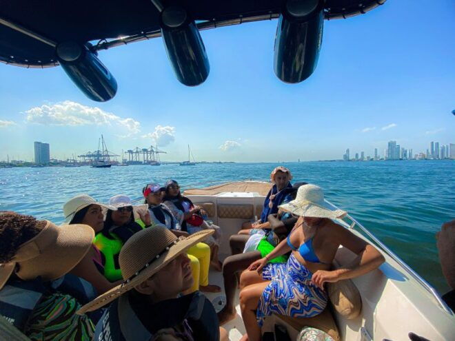 5 Islands Tour Snorkel, Lunch and Music Cartagena - Rosario Islands Visit