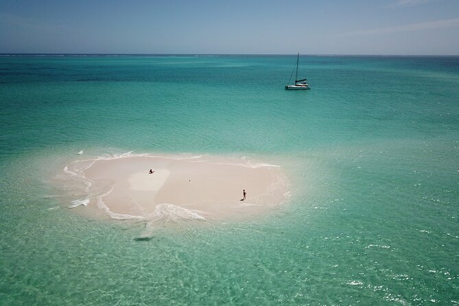 5 Night Ningaloo Reef Ningaloo Escape From Coral Bay - Sail Through Stunning Coral Formations and Remote Reefs