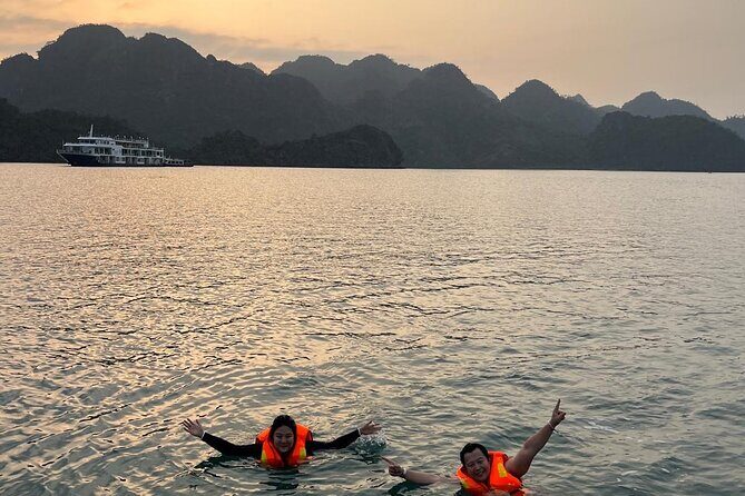 5-Star Halong Bay Day Cruise Limousine, Kayak & Seafood Lunch - How the Tour Works: From Hanoi to Halong Bay and Back