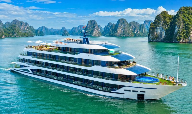 5-Star Premium 2D1N Cruise: Ha Long Bay & Lan Ha Bay - Why an overnight cruise suits Lan Ha Bay