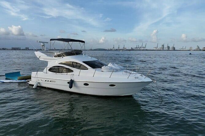 50ft, 1 Hour FREE Miami Yacht Rental, 2 to 6 Hours, 13 People - Introduction