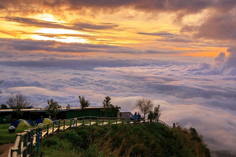5D4N Khao Kho Private Car Charter Tour from Bangkok By TTD - Chasing clouds at Phu Thap Buek