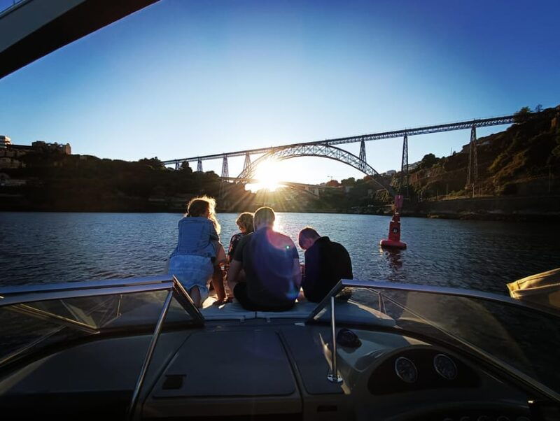 6 Bridges, Not Shared Boat Tour 1h30m, group price up to 6px - Good To Know