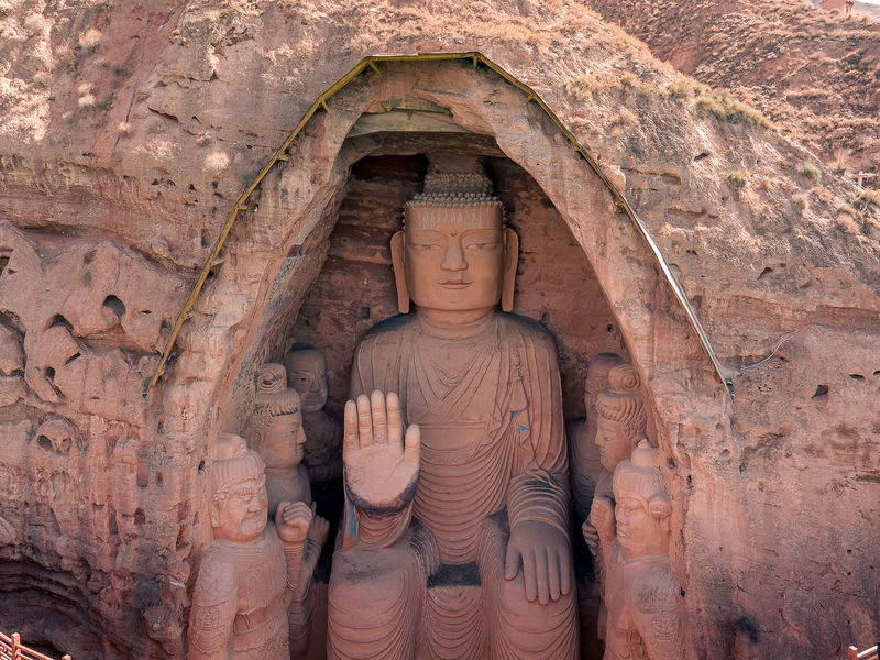 6-day luxury tour of the Hexi Corridor in Gansu (supports foreign guest registration + intangible cultural heritage handicraft experience + Singing Sand Mountain makeup) - Earth sculpture, dunes and a flying-apsara photo stop