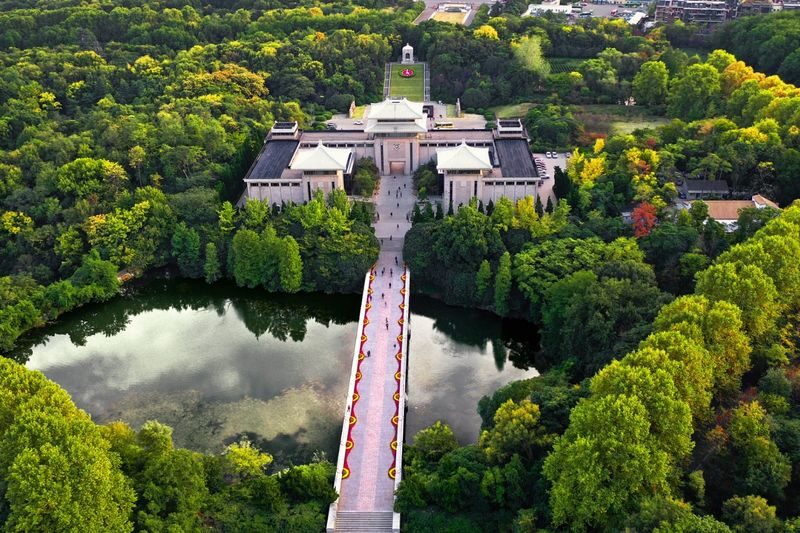 6-Day Panoramic Tour of Jiangnan Water Towns Yangzhou and Wuzhen - Day 1: Nanjing’s Confucius Temple and Sun Yat-sen Mausoleum
