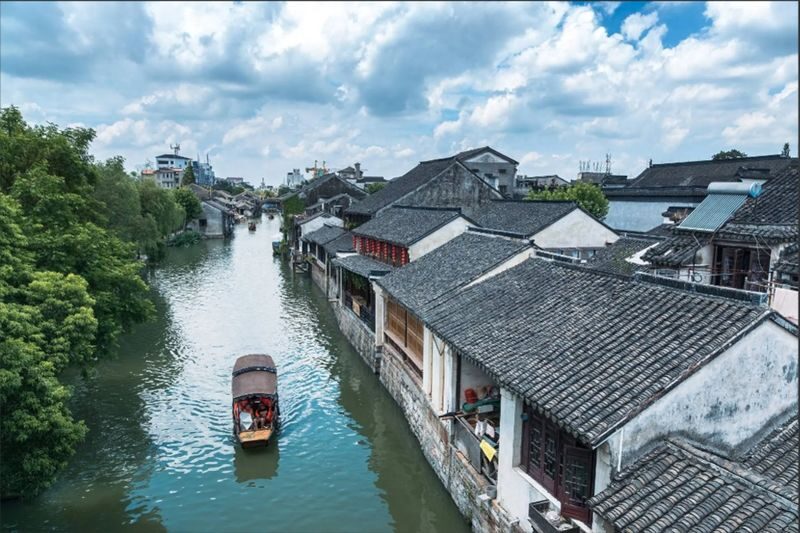 6-Day Panoramic Tour of Jiangnan Water Towns Yangzhou and Wuzhen - Day 6: The Bund and Nanjing Road before departure