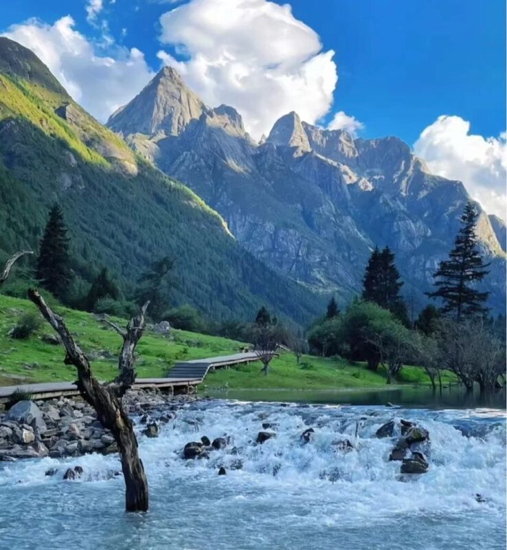6-Day Tour to Daocheng Yading and Mount Siguniang in Sichuan (Stay in Yading Village, Can upgrade to a large 7-seater nanny car) - A road trip through western Sichuan, not a quick transfer
