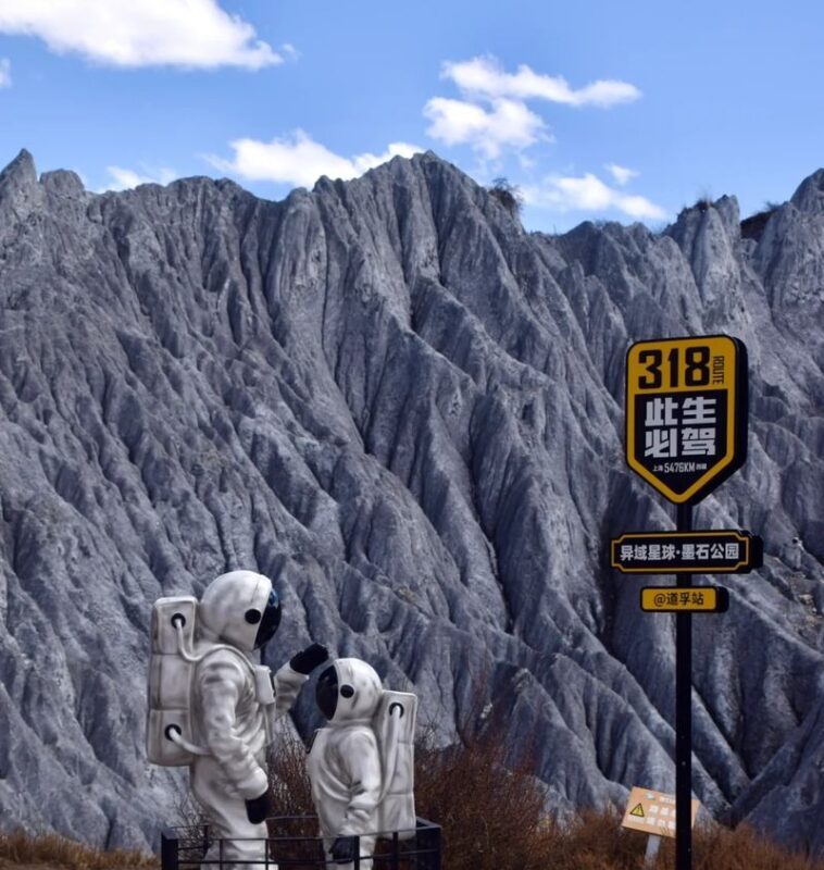 6-Day Tour to Daocheng Yading and Mount Siguniang in Sichuan (Stay in Yading Village, Can upgrade to a large 7-seater nanny car) - Day 2: Dark stone, grassland and Yuzixi sunset