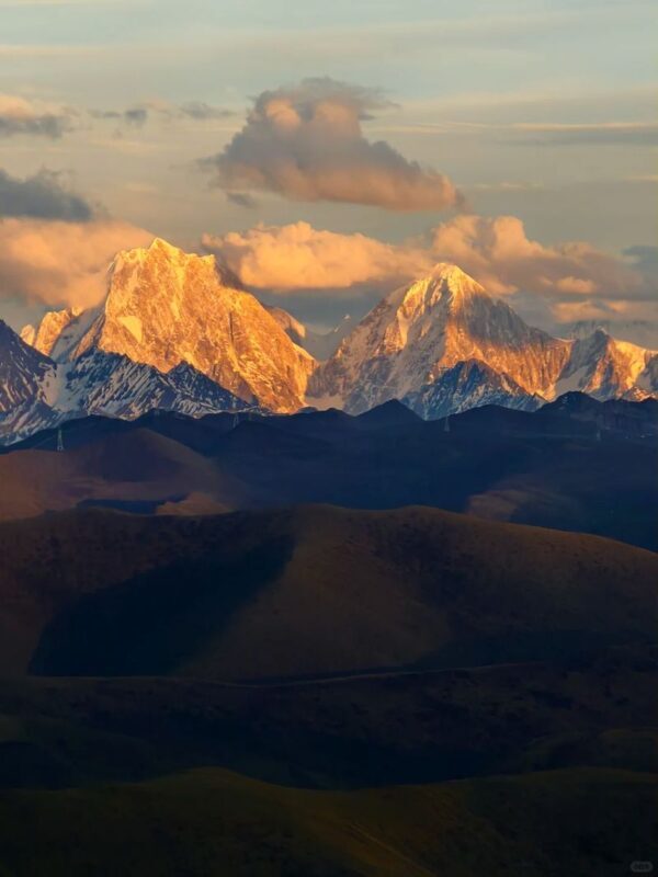 6-Day Tour to Daocheng Yading and Mount Siguniang in Sichuan (Stay in Yading Village, Can upgrade to a large 7-seater nanny car) - Day 3: Litang and the high road to Shangri-La Town