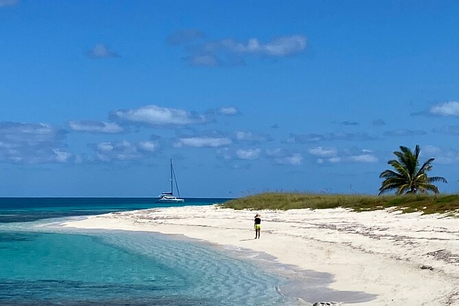 6 Days 5 Nights Sailing Catamaran Experience in Exumas, Bahamas - Meals and Refreshments