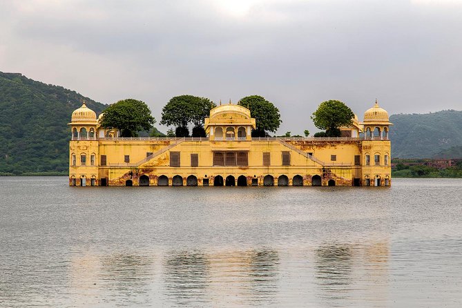 6 Days Golden Triangle Tour With Udaipur : Delhi, Agra, Jaipur - Transportation and Guides