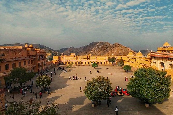 6 Days Golden Triangle With Udaipur Tour : Delhi, Agra, Jaipur - Pickup and Meeting Points