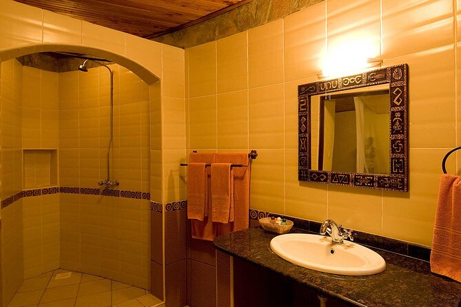 6 Days Guided Safari: Nairobi / Lake Nakuru / Lake Naivasha / Masai Mara N R - Park Entrance Fees and Taxes