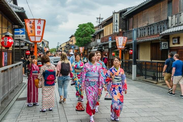 6 Days Japans Adventure Classis (Private Guide and Driver) - Umetravel - Day 4: Fushimi Inari, Nara’s deer, and the move to Osaka