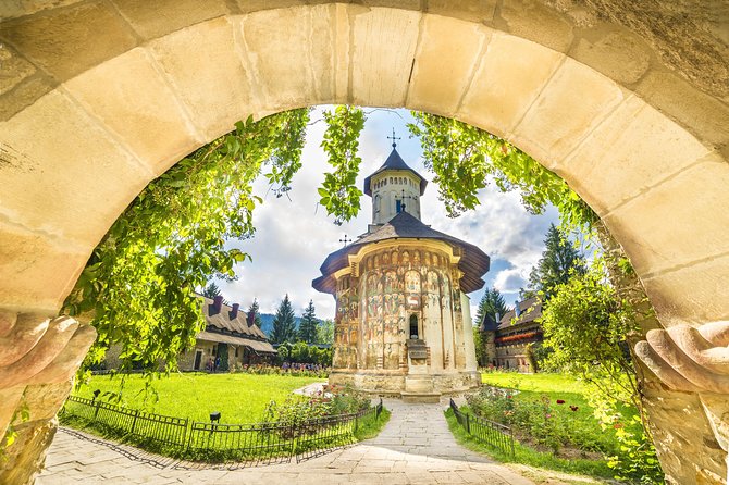 6-Days Transylvania and UNESCO Bucovina Painted Monasteries Tour From Bucharest - Logistics and Accommodations