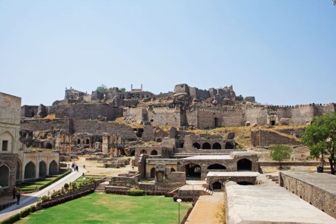 6-Hours Golconda Fort & Qutub Shahi Tombs Tour With Transfer - Duration and Language