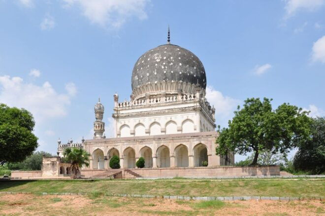 6-Hours Golconda Fort & Qutub Shahi Tombs Tour With Transfer - Qutub Shahi Tombs Exploration