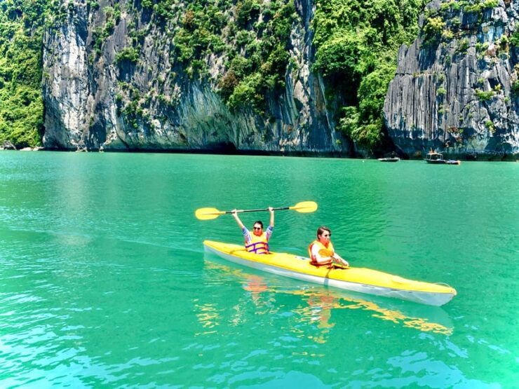 6 Hours Ha Long Bay Group Tour:Sung Sot-Ti Top-Kayaking - Overview of the Tour