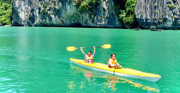6 Hours Ha Long Bay Group Tour:Sung Sot-Ti Top-Kayaking - Highlights of Ha Long Bay